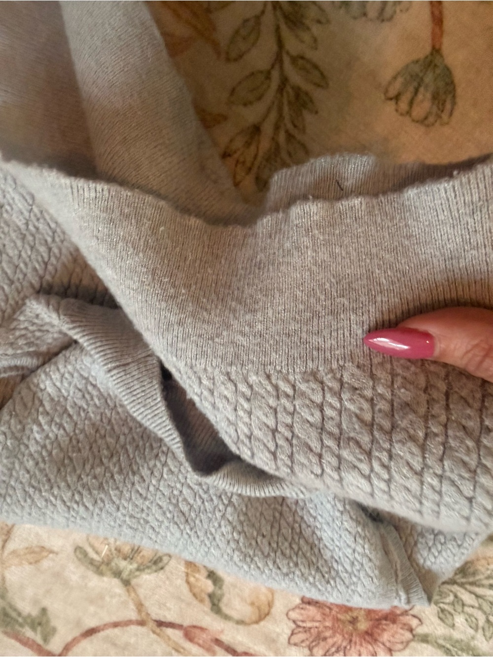 Olive & Oak Sleeveless V-Neck Knit Vest in Light Gray - Picture 3 of 4